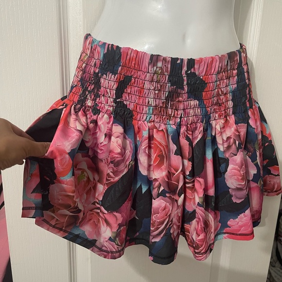 Lululemon floral shorts with built in tight black shorts. Ladies size 4. EUC - Picture 3 of 13